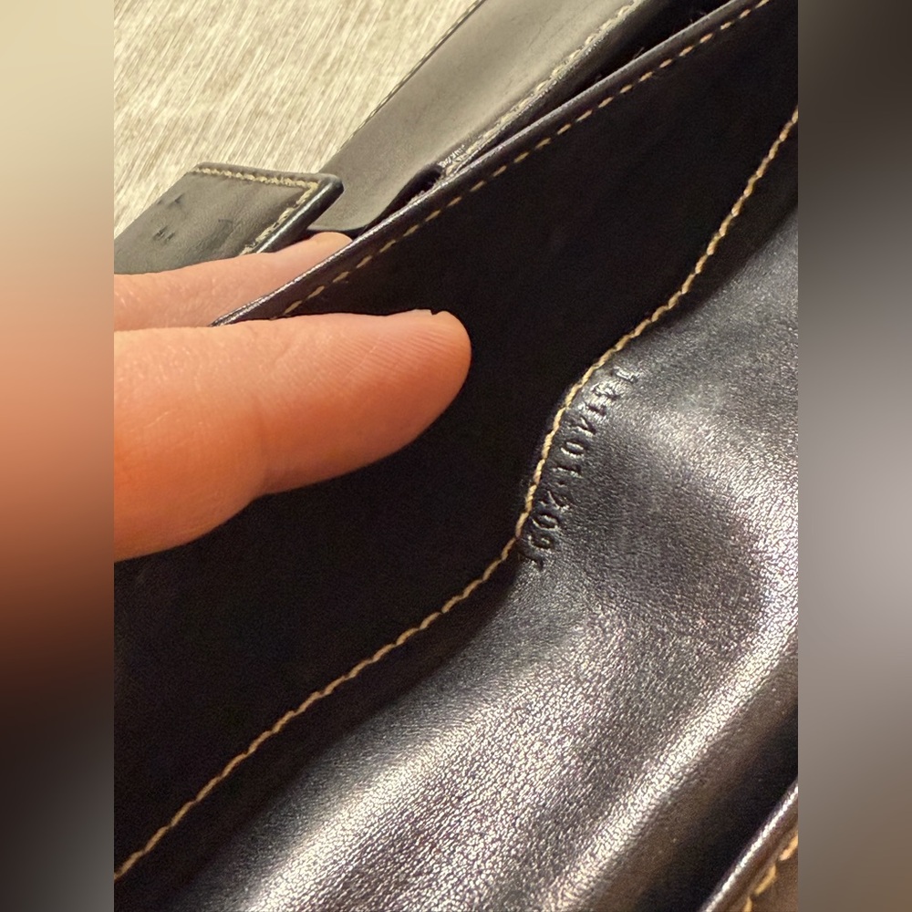 VINTAGE GUCCI LEATHER LONG WALLET W/ CHAIN - Picture 3 of 13